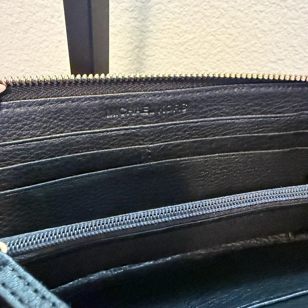 🔥SALE🔥Michael Kors Black Leather Wallet with Gold Zipper